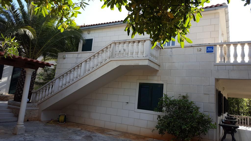 Apartments Ilicic Supetar Exterior foto