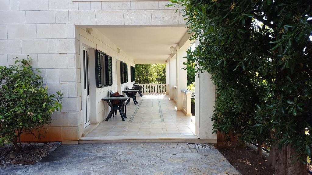 Apartments Ilicic Supetar Exterior foto
